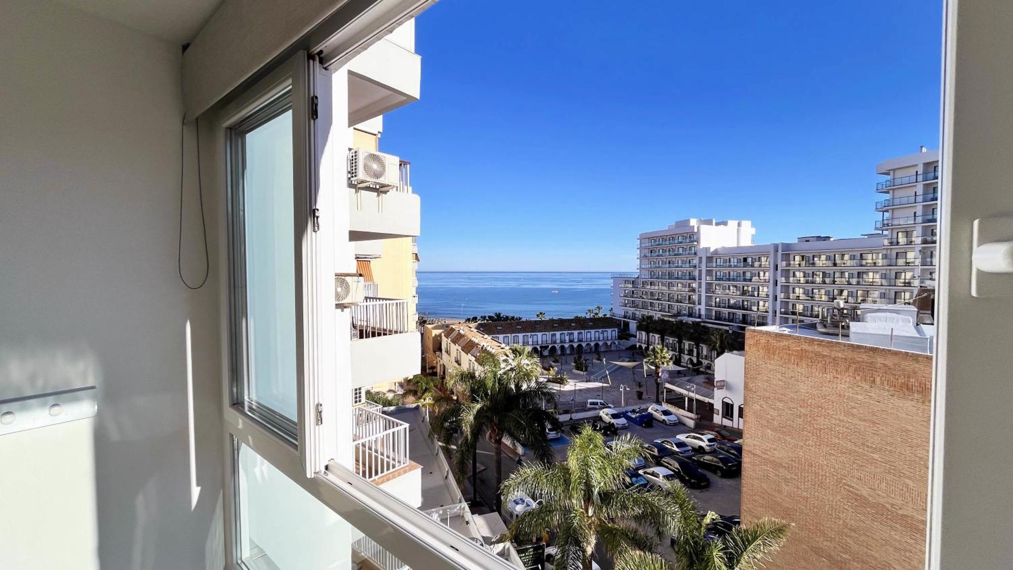 Pool And Beach In Benalmadena Exterior photo